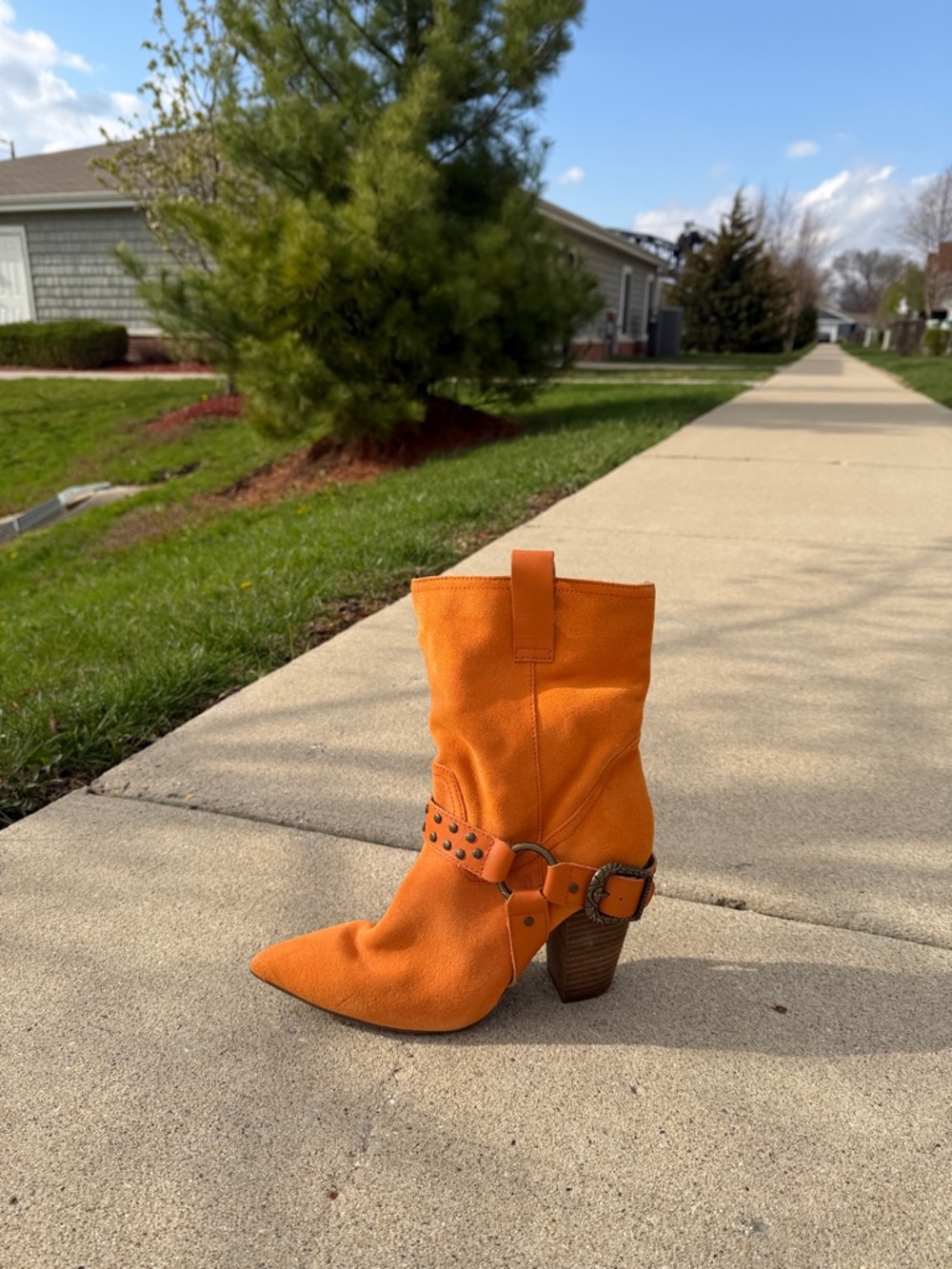 Nice orange boots only wear once - Picture 4 of 6
